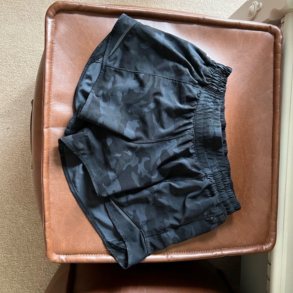 Lululemon Tracker Low-Rise Lined Short 4”